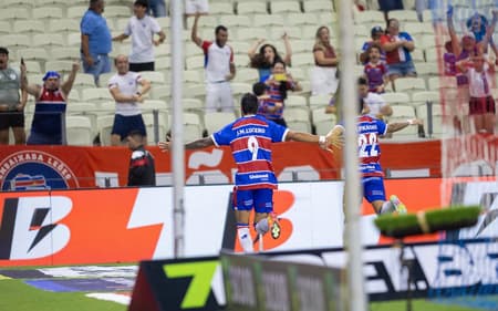 lucero-fortaleza-fluminense-scaled-aspect-ratio-512-320