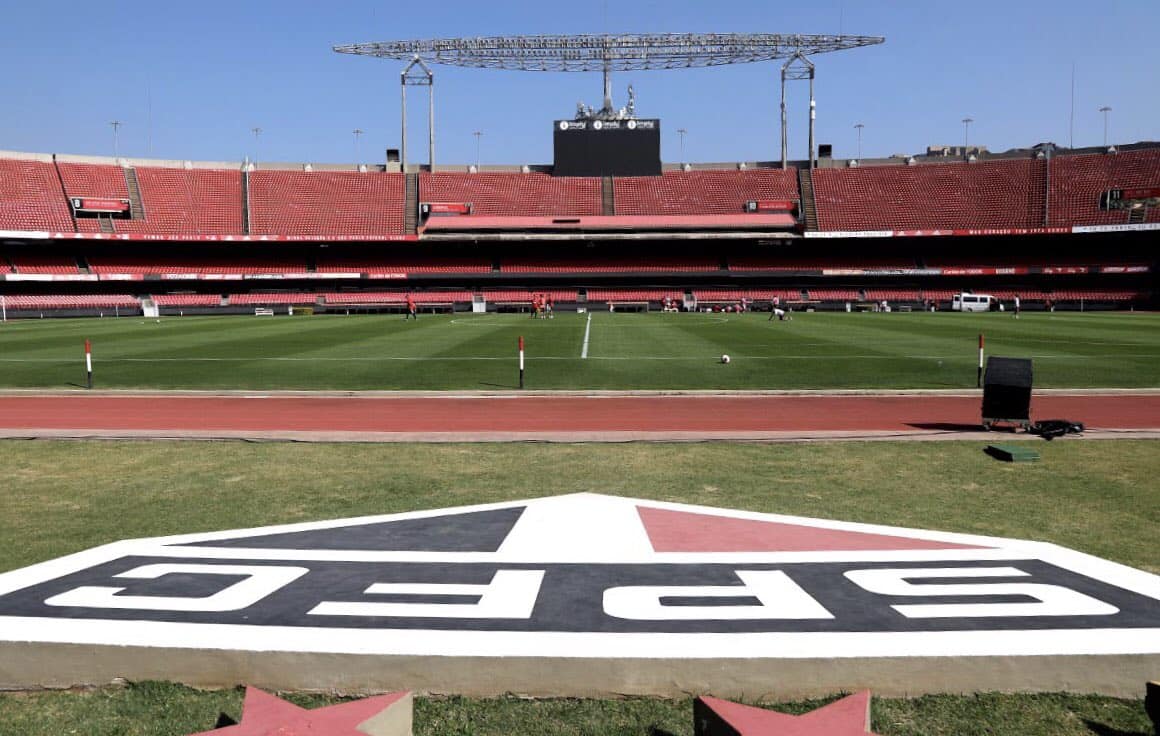 O presidente Julio Casares revelou em uma live no início do ano que o Tricolor contratou uma consultoria para estudar a viabilidade da SAF no clube. De acordo com o dirigente, o São Paulo não tem necessidade de implantar o modelo no clube e, por isso, pode fazer tudo com calma, visando acordos melhores que os feitos pelas primeiras SAFs. Casares ainda disse que, enquanto o estudo é feito, a intenção é diminuir a dívida do clube para aumentar seu valor perante os investidores. 