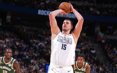 nikola-jokic-denver-nuggets-milwaukee-bucks-nba-scaled-aspect-ratio-512-320