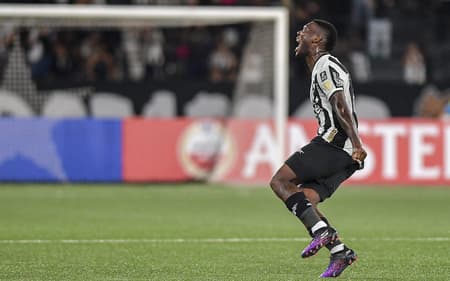 patrick-de-paula-botafogo-carabobo-2-scaled-aspect-ratio-512-320
