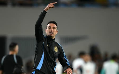 scaloni-brasil-argentina-raphinha-scaled-aspect-ratio-512-320