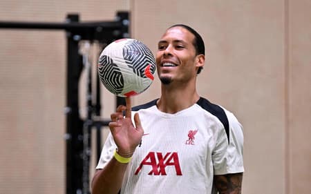 van-dijk-treino-liverpool-aspect-ratio-512-320