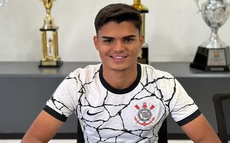 vinicius-cesar-foi-registrado-pelo-corinthians-3x941w_Easy-Resize.com_-aspect-ratio-512-320