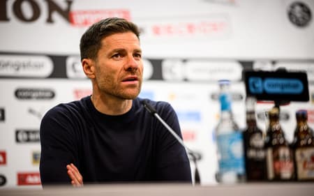 xabi-alonso-bayer-leverkusen-scaled-aspect-ratio-512-320